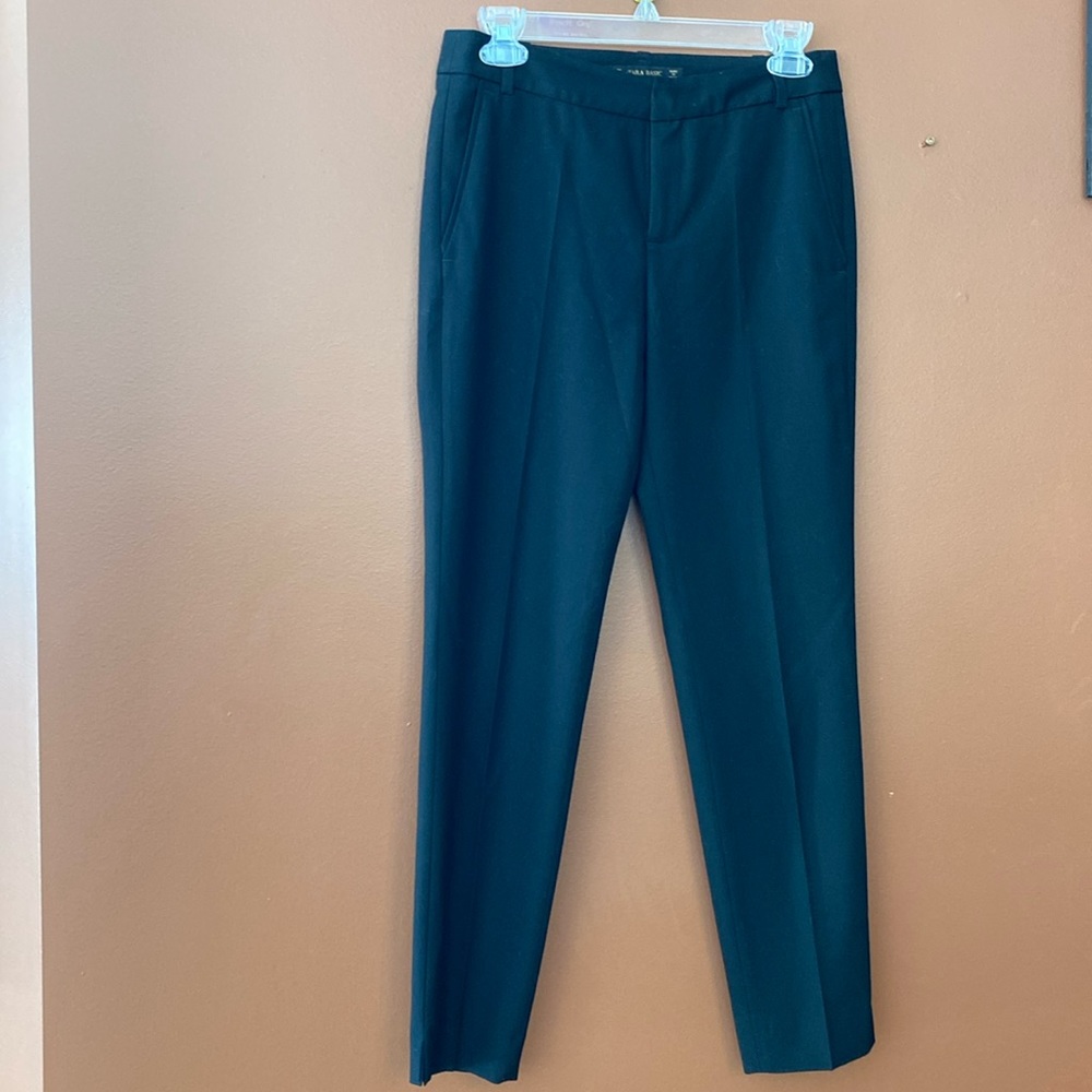 Zara Basic ladies dress pants in size 34 Euro/2 US. Made in Spain.